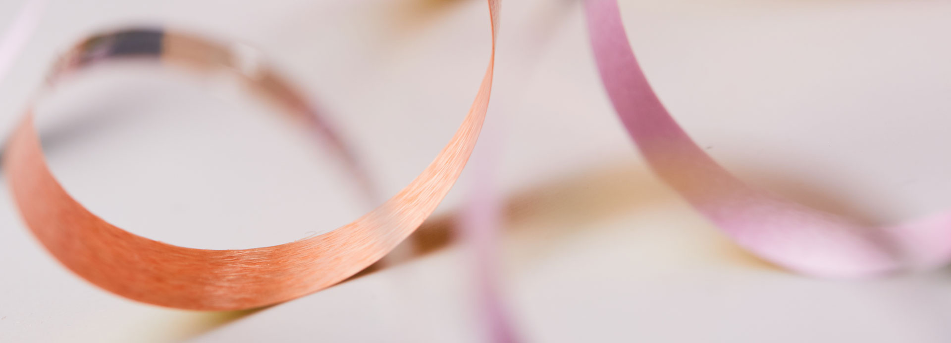 Trauerschleifen in verschiedenen Farben